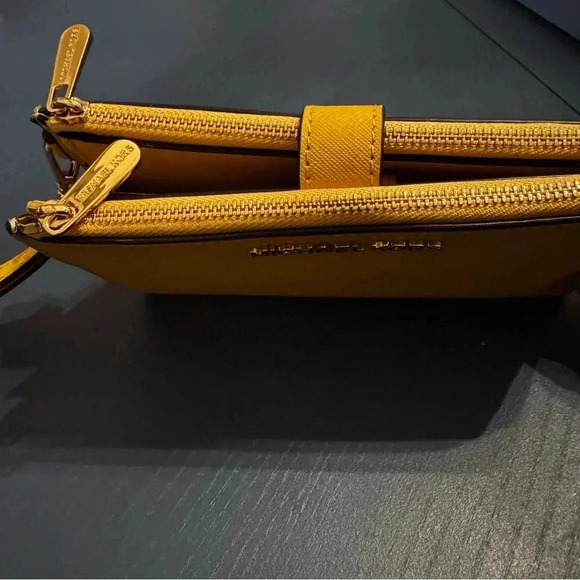 Michael Kors Jet Set Double Zip Wristlet New - Picture 8 of 10